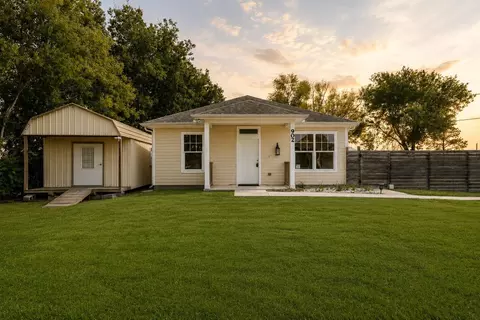 902 Virginia Ave, League City, TX 77573