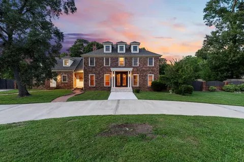 1514 Country Club Dr, Crosby, TX 77532