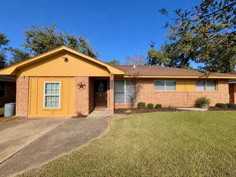 111 Mimosa, Lake Jackson, TX 77566