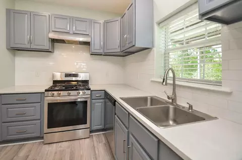 Kitchen - 24719 Roscommon, Hempstead, TX 77445 photo 2 of 2