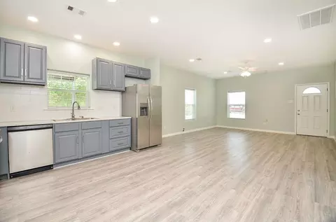 Living - 24719 Roscommon, Hempstead, TX 77445 photo 4 of 4