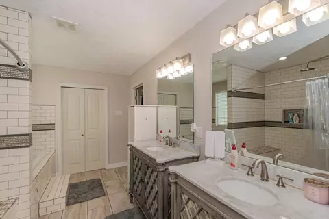 Bath - 7050 Guess Rd, Beaumont, TX 77708 photo 1 of 7