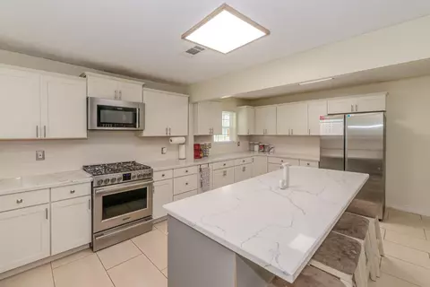 Kitchen - 7050 Guess Rd, Beaumont, TX 77708 photo 4 of 6