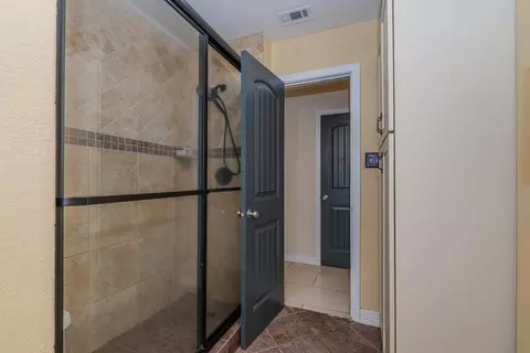 Bath - 7050 Guess Rd, Beaumont, TX 77708 photo 6 of 7
