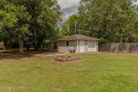 Exterior - 7050 Guess Rd, Beaumont, TX 77708 photo 8 of 9