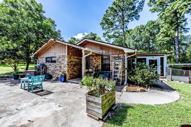 2217 Shannon Dr, Huntsville, TX 77320