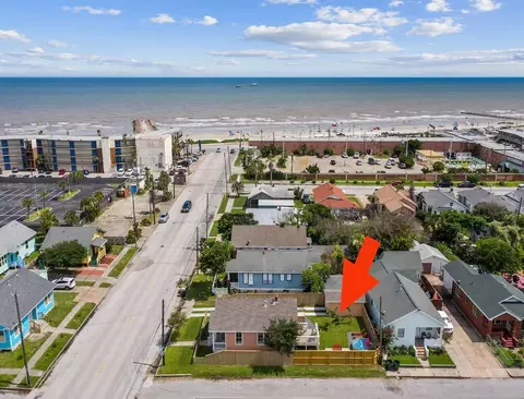 2601 37th St, Galveston, TX 77550