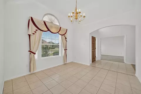 2103 Five Iron Dr, Houston, TX 77089