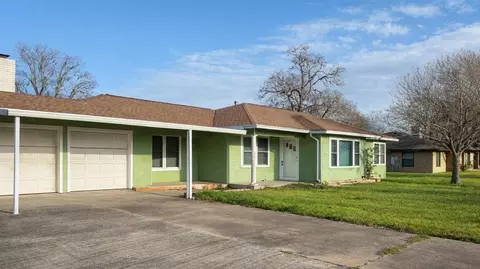 984 N Monroe St, La Grange, TX 78945