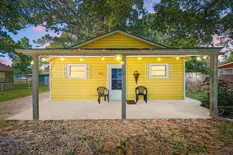 304 Popular St, Onalaska, TX 77360 photo 1