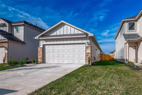 526 Emerald Thicket Ln, Huffman, TX 77336