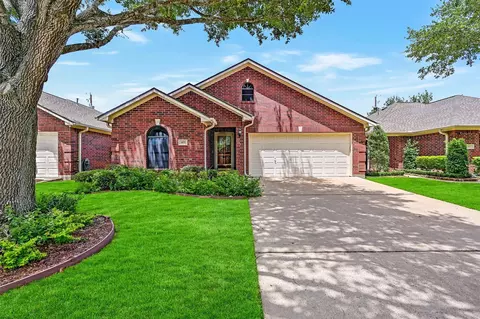 403 Live Oak Ln, Friendswood, TX 77546
