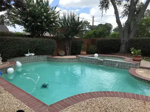 127 Parliament Dr, Houston, TX 77034