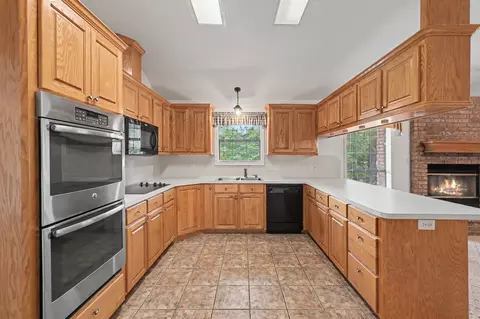Kitchen - 20 Shallow Spgs, Trinity, TX 75862 photo 3 of 4