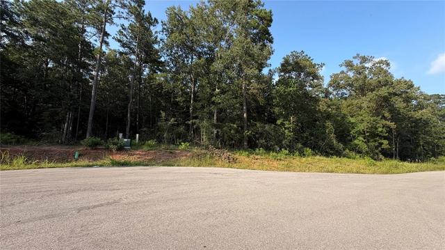 222 Kings Ct, Dayton, TX 77535