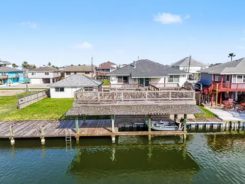 557 Pompano St, Bayou Vista, TX 77563