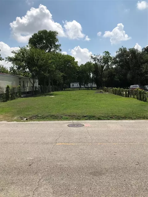 7138 Dallas St, Baytown, TX 77521