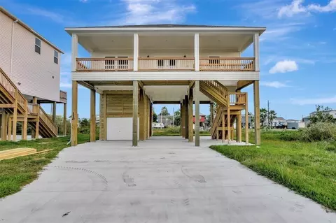 120 Jewel Dr, Crystal Beach, TX 77650