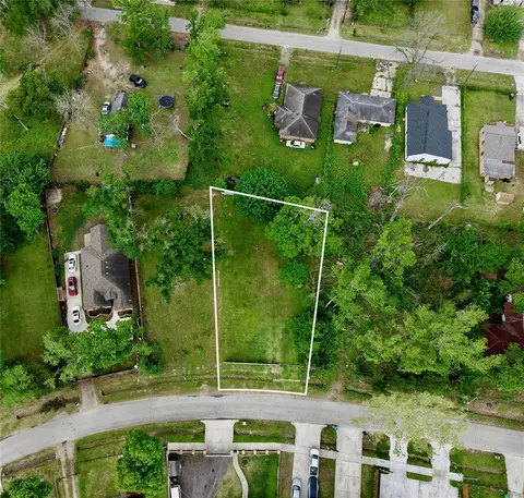 9221 Sundown Dr, Houston, TX 77016