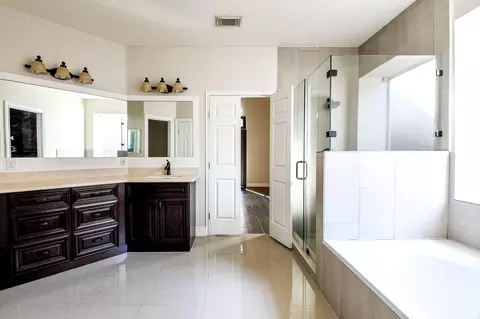 Bath - 4111 Clubhollow, Katy, TX 77450 photo 3 of 4