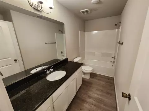 Bath - 422 3rd St, Rosenberg, TX 77471 photo 2 of 2
