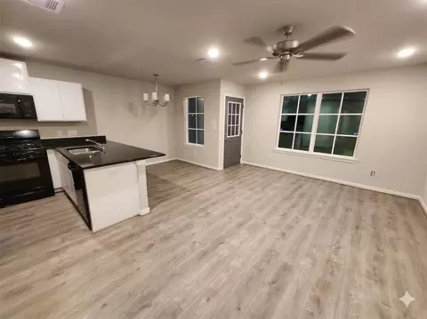 Living - 422 3rd St, Rosenberg, TX 77471 photo 1 of 2