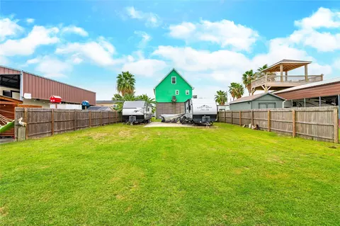 166 Ocean Breeze Dr, Crystal Beach, TX 77650