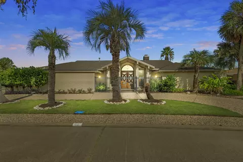 62 Colony Park Cir, Galveston, TX 77551