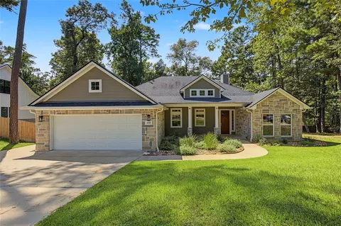 1859 E Lake Dr, Huntsville, TX 77340