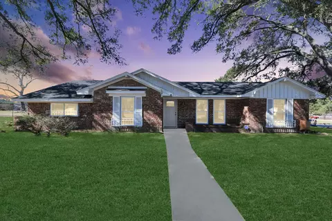 1805 9th St, Hempstead, TX 77445