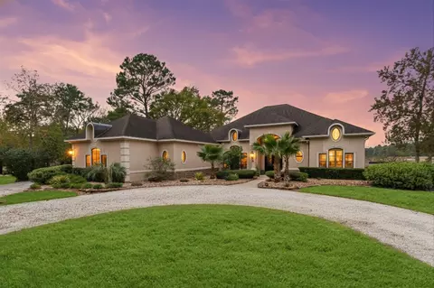 9722 Crestwater Cir, Magnolia, TX 77354