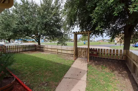 5217 Avenue N 12, Galveston, TX 77551