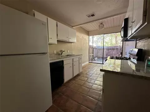 13 Lakeway, Conroe, TX 77304