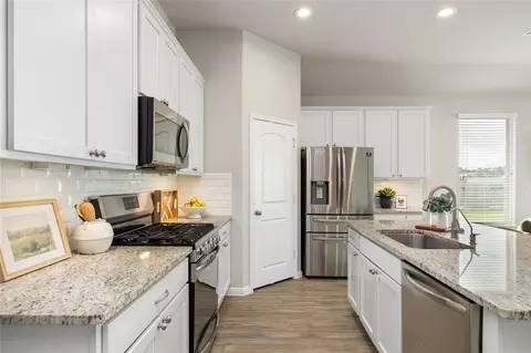 Kitchen - 28064 Misty Evening Ct, Spring, TX 77386 photo 4 of 4