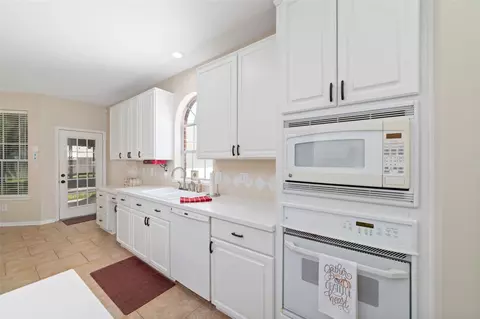 Kitchen - 20423 Forest Dr, Spring, TX 77388 photo 4 of 6