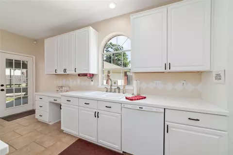 Kitchen - 20423 Forest Dr, Spring, TX 77388 photo 5 of 6
