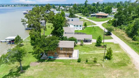 View/Area - 784 W Cattle Dr, Onalaska, TX 77360 photo 7 of 11