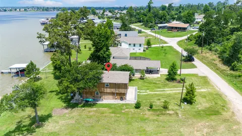 View/Area - 784 W Cattle Dr, Onalaska, TX 77360 photo 4 of 11