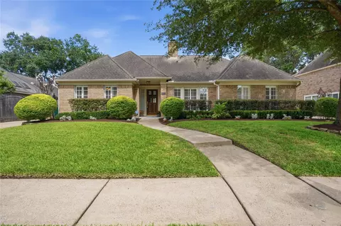 15123 Greenleaf Ln, Houston, TX 77062