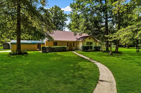 846 Savannah Ln, Livingston, TX 77351