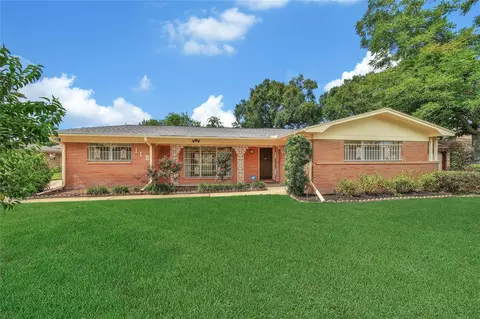 115 E Thornton Rd, Houston, TX 77022
