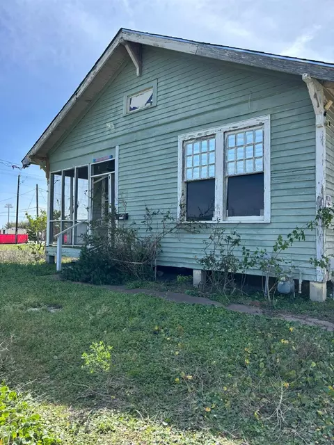 4311 Bernardo De Galvez Ave, Galveston, TX 77550