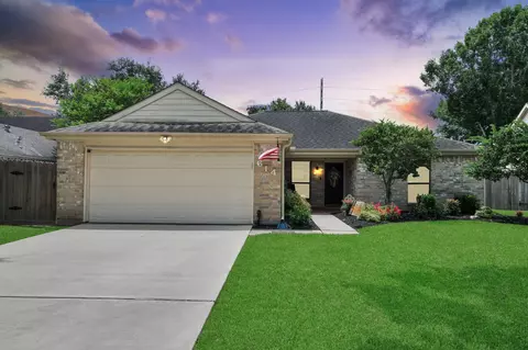 614 7th St, Sugar Land, TX 77498