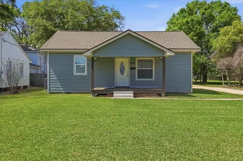 6309 32nd St, Groves, TX 77619