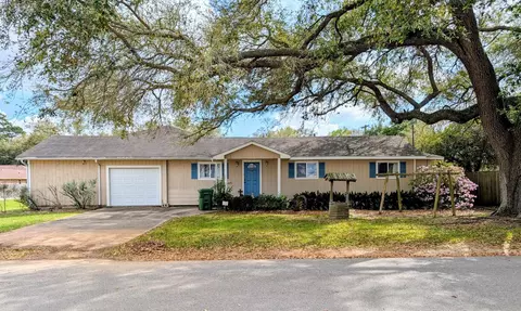 2506 Heights St, Liberty, TX 77575