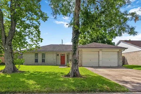 5427 Timpani Dr, Friendswood, TX 77546