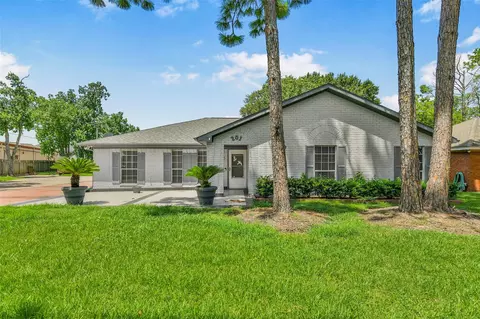 201 Amber Ln, League City, TX 77573