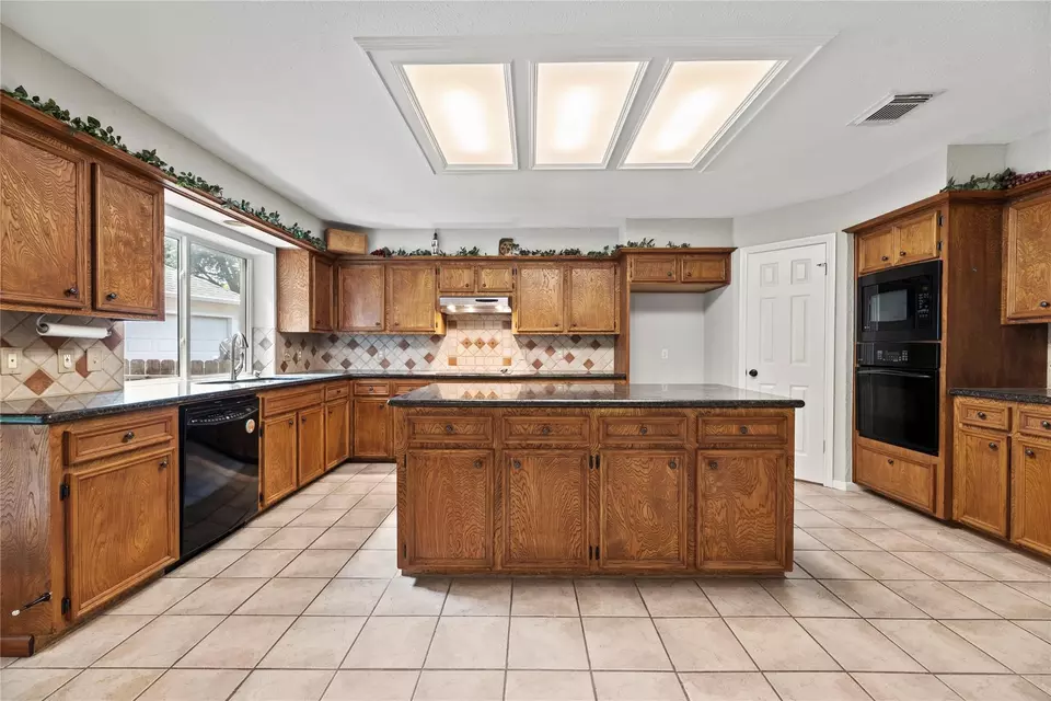 Kitchen - 7403 Foxton Place Ct, Houston, TX 77095 photo 6 of 6