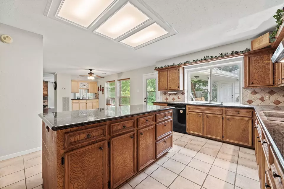 Kitchen - 7403 Foxton Place Ct, Houston, TX 77095 photo 4 of 6