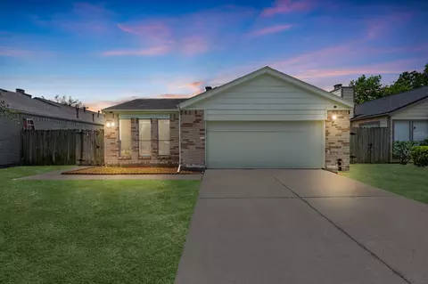 13835 Walnut Hollow Ln, Houston, TX 77082